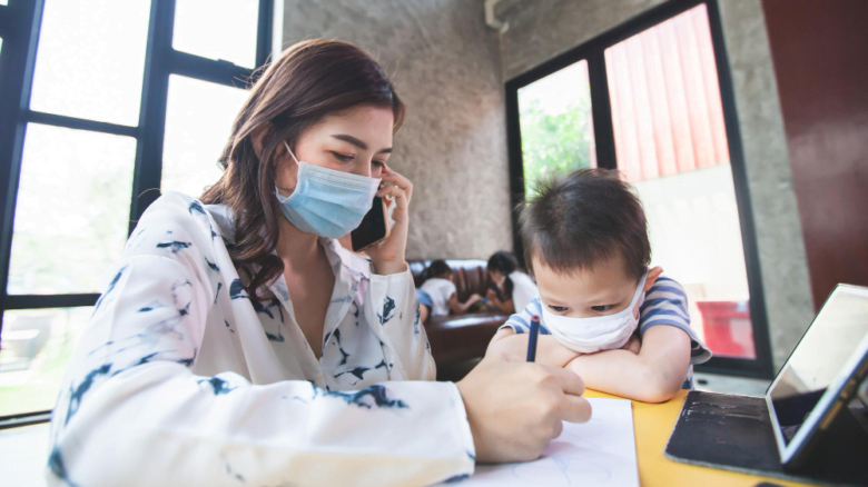 Mom calling pediatrician for help